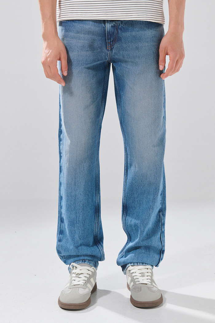 Jean 90´S bota recta infaltables azul medio con tiro bajo
