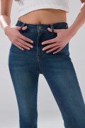 Jean azul oscuro súper skinny infaltables con cremallera
