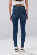 Jean azul oscuro súper skinny infaltables con cremallera
