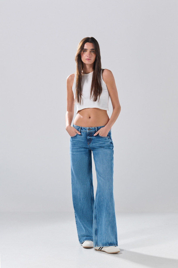 Jean open leg azul medio infaltables bota ancha con tiro bajo
