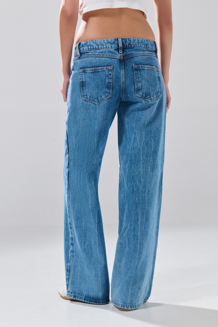 Jean open leg azul medio infaltables bota ancha con tiro bajo
