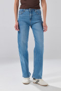 Jean straight leg infaltables azul bota recta con desgastes
