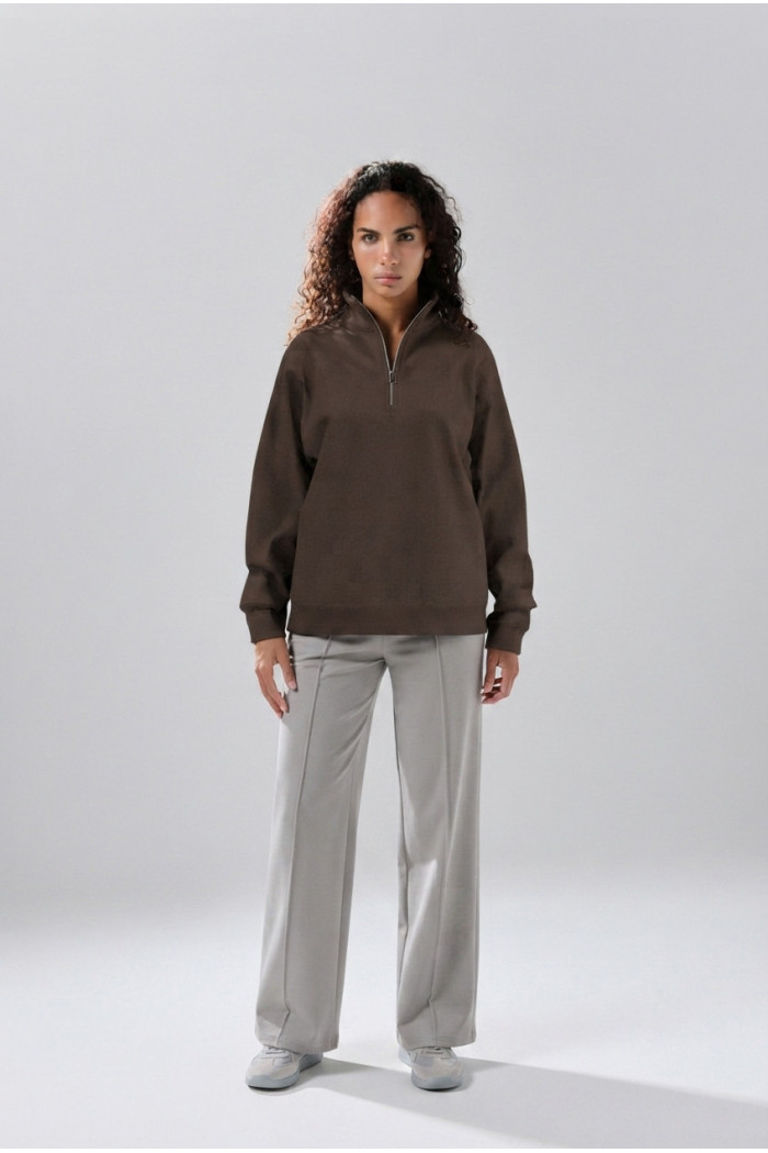 Buzo oversize cuello sport unicolor con cremallera
