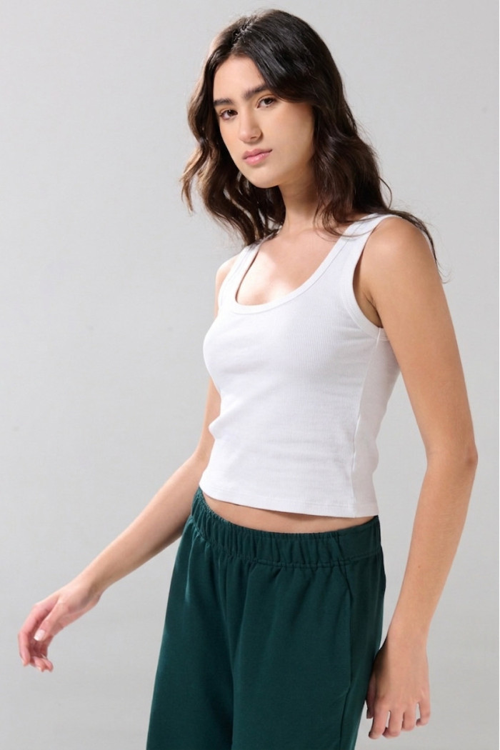 Camiseta unicolor infaltables acanalada con manga sisa
