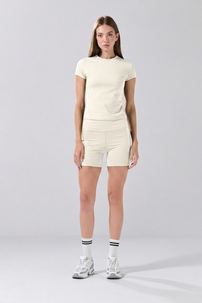 Camiseta ajustada infaltables con cuello redondo unicolor
