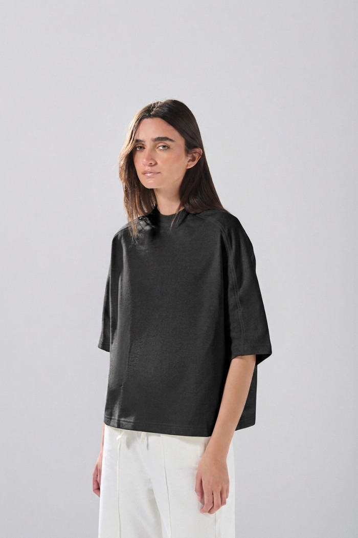 Camiseta unicolor manga corta oversize con corte posterior
