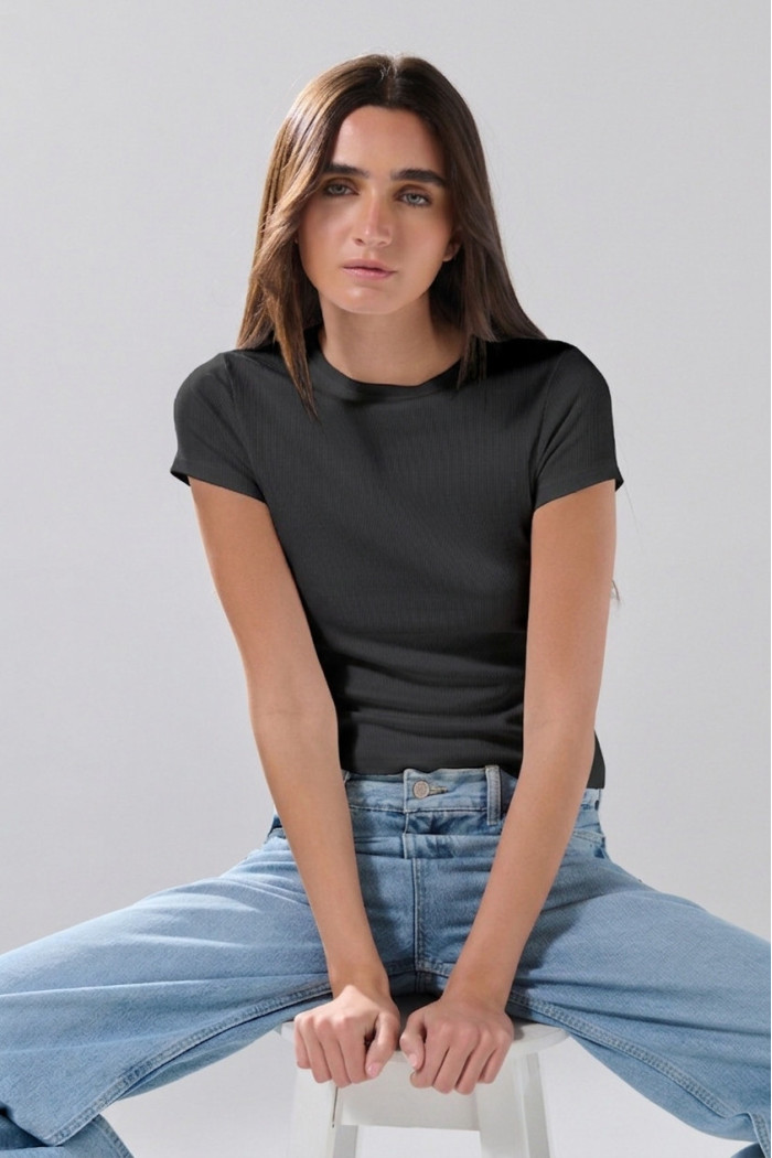 Camiseta en rib infaltables unicolor con manga corta
