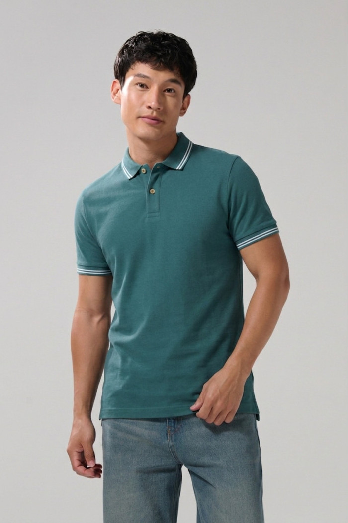 Camiseta polo unicolor con aberturas y manga corta