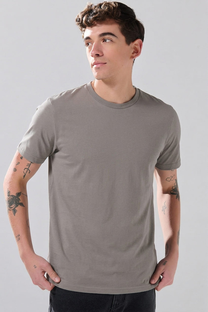 Camiseta en algodón cuello redondo infaltables unicolor
