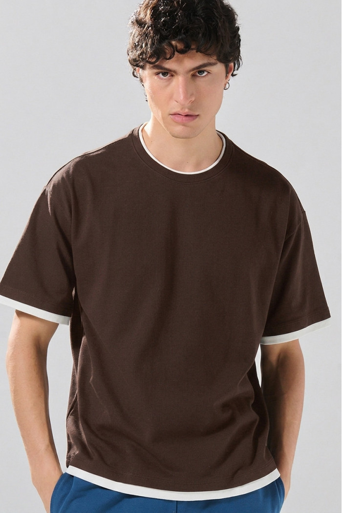 Camiseta oversize con contrastes y manga corta unicolor
