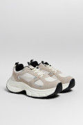 Zapatillas suela gruesa, tipo chunky.