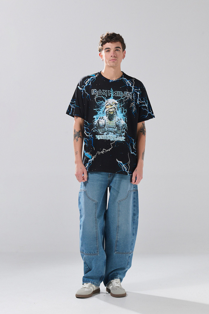 Camiseta negra cuello redondo oversize de Iron Maiden

