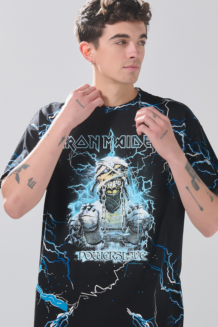 Camiseta negra cuello redondo oversize de Iron Maiden
