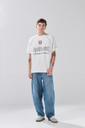 Camiseta manga ranglan oversize crema con arte de Iron Maiden
