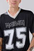 Camiseta cuello V oversize negra con arte de Iron Maiden
