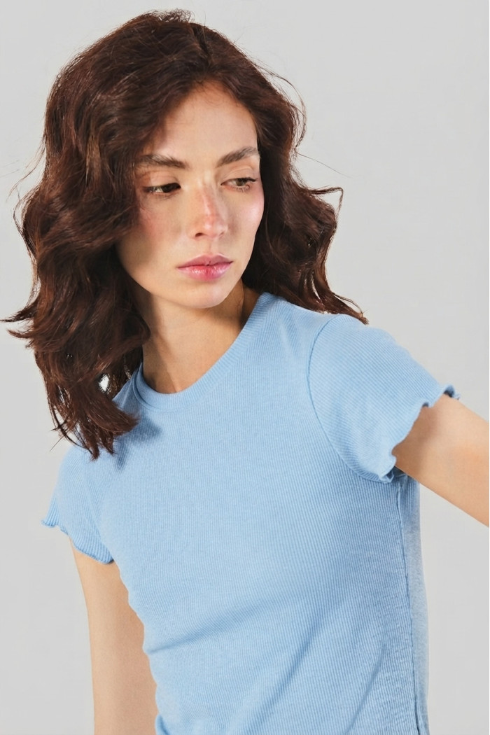 Camiseta unicolor manga corta con puños en mini filete