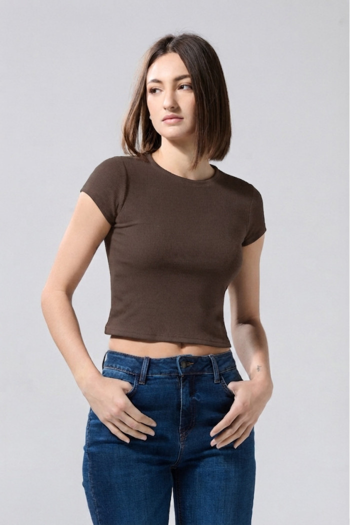 Camiseta en tela acanalada unicolor con manga corta