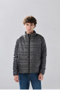 Chaqueta acolchada unicolor cuello alto con costuras