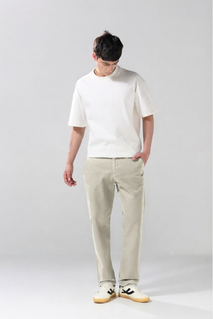 Pantalón straight leg unicolor en dril con tiro medio