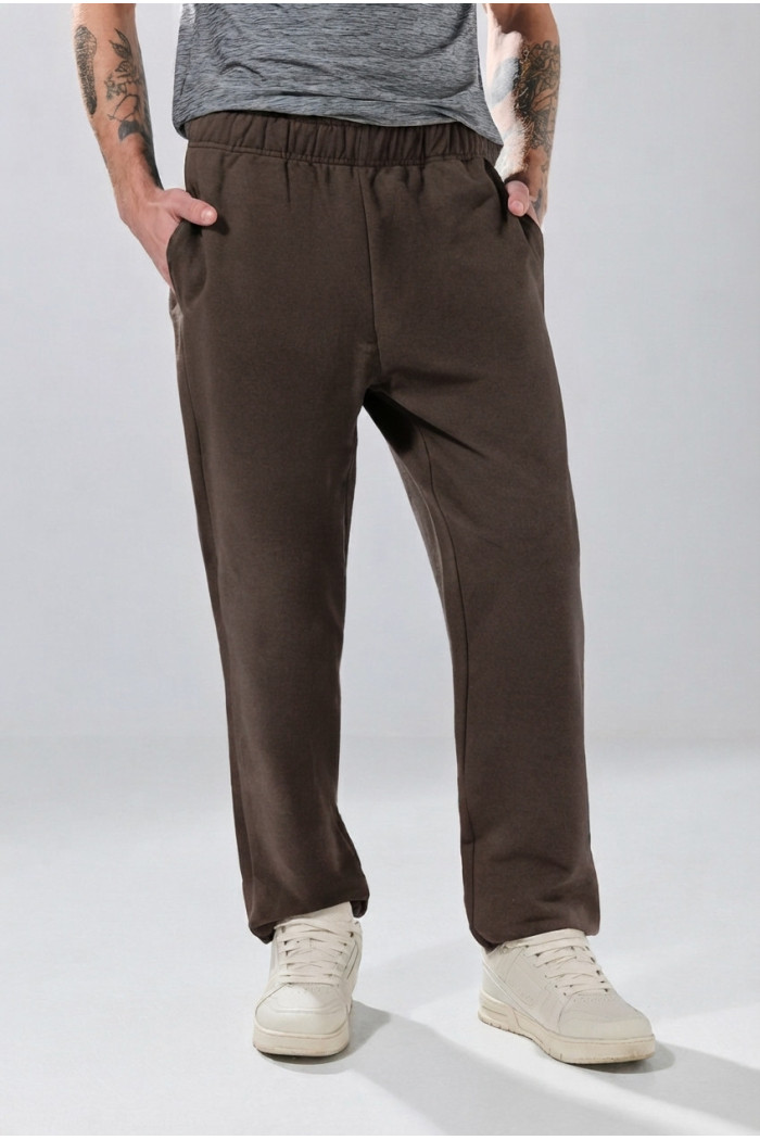 Pantalón jogger bota recta unicolor con bolsillos
