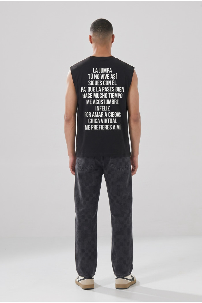 Camiseta manga sisa negra oversize con arte de Arcángel
