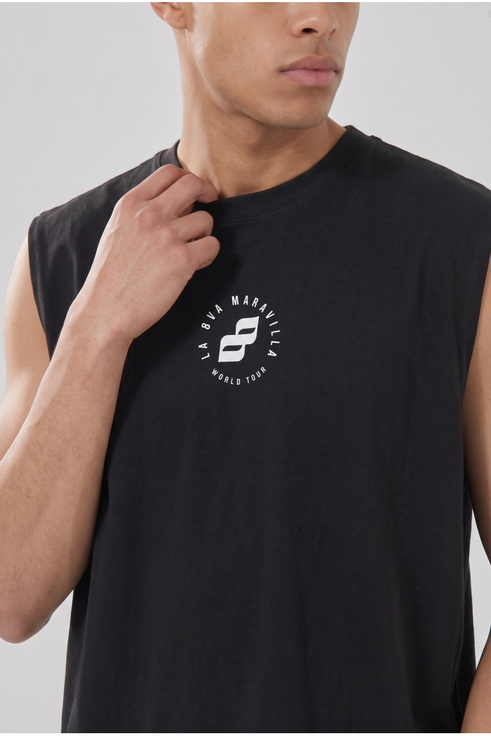 Camiseta manga sisa negra oversize con arte de Arcángel
