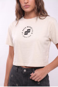 Camiseta crop top crema clara con diseño de Arcángel
