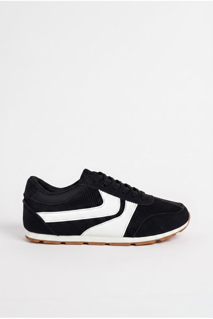Zapatillas de estilo clásico, suela de caucho de perfil bajo.