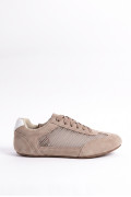 Zapatillas de estilo clásico, suela de caucho natural de perfil bajo.