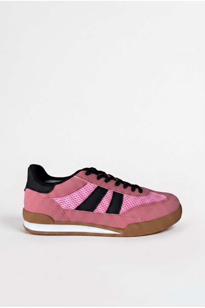 Zapatillas de estilo clásico, suela de caucho natural de perfil bajo.