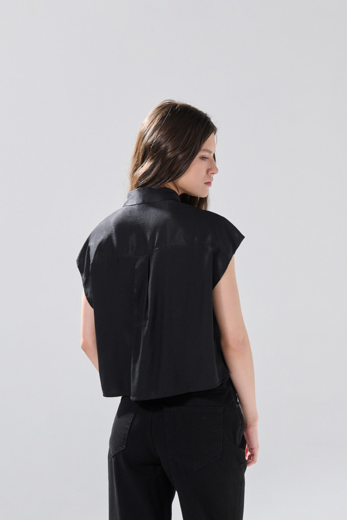 Blusa manga corta unicolor con nudo y estampados