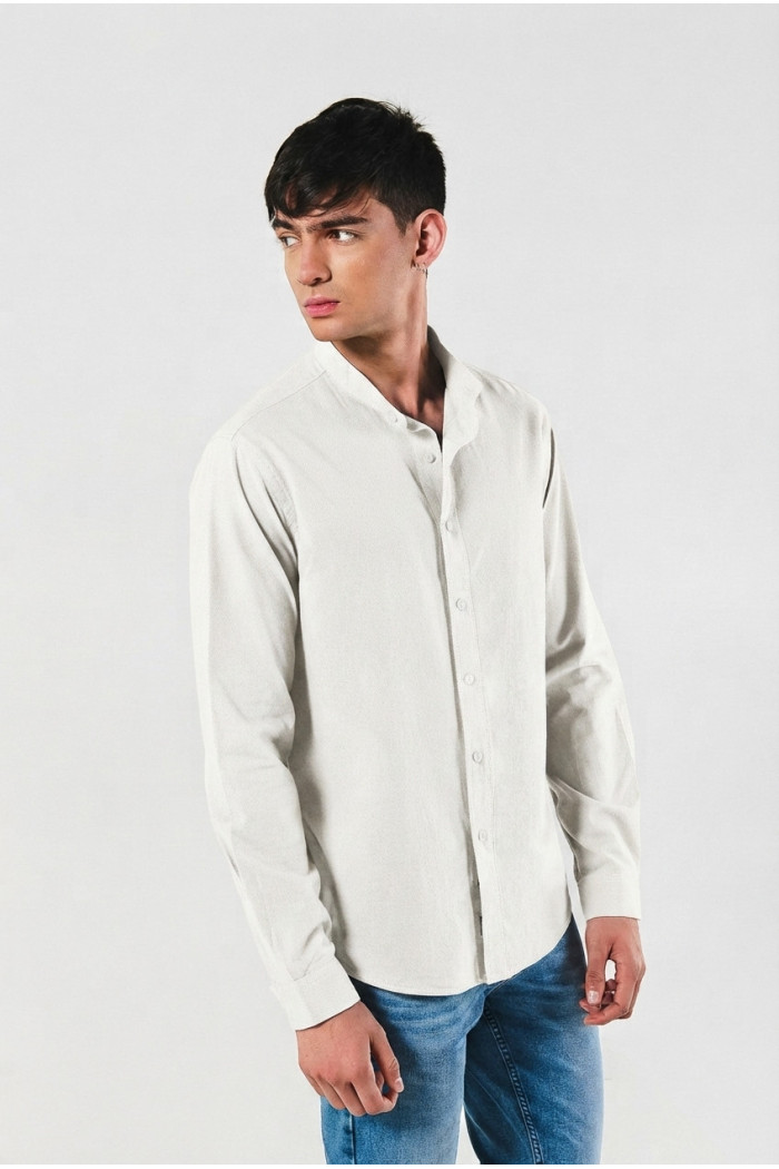 Camisa en algodón cuello nerú unicolor con botones