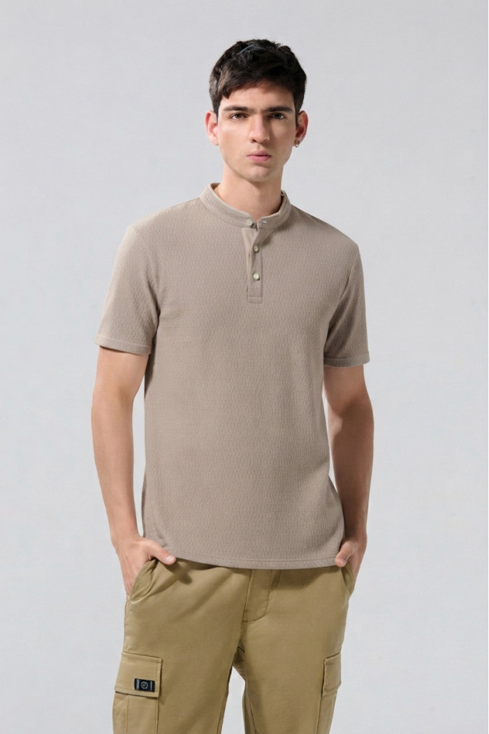 Camiseta manga corta polo unicolor con cuello nerú
