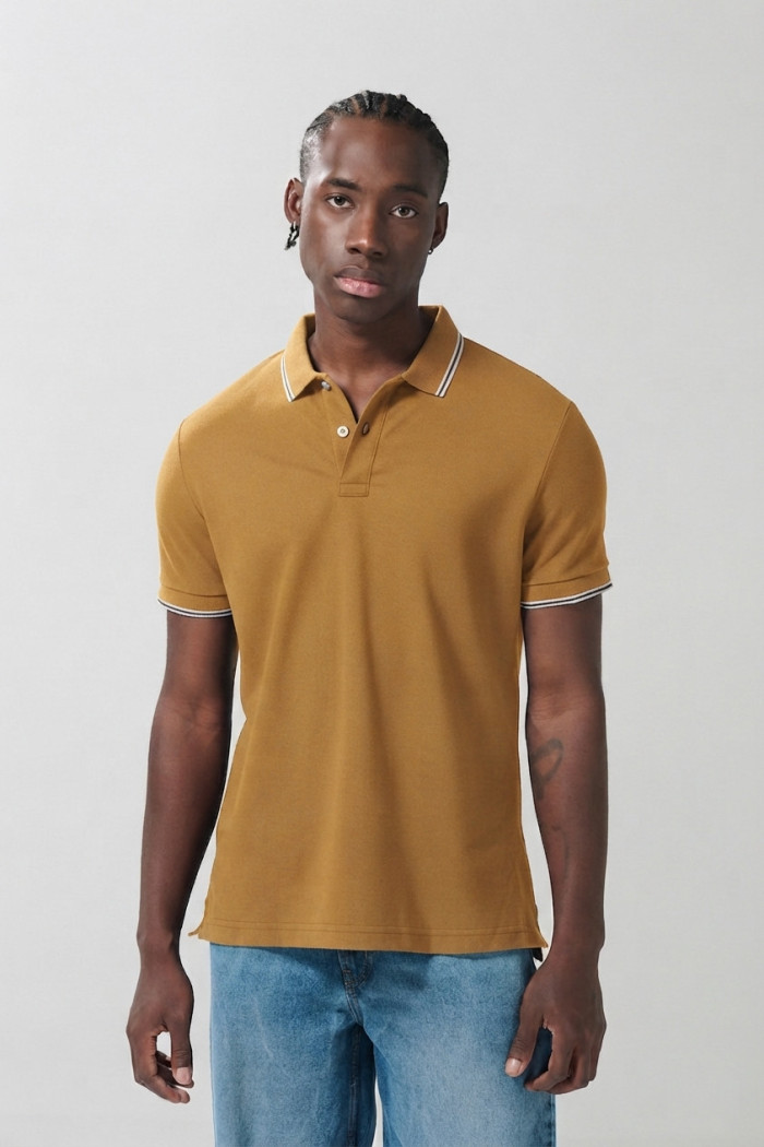Camiseta polo infaltables manga corta unicolor con botones
