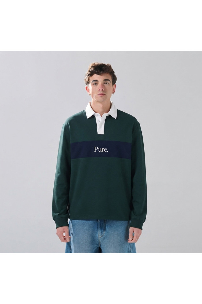 Buzo unicolor con cuello polo, corte delantero y texto
