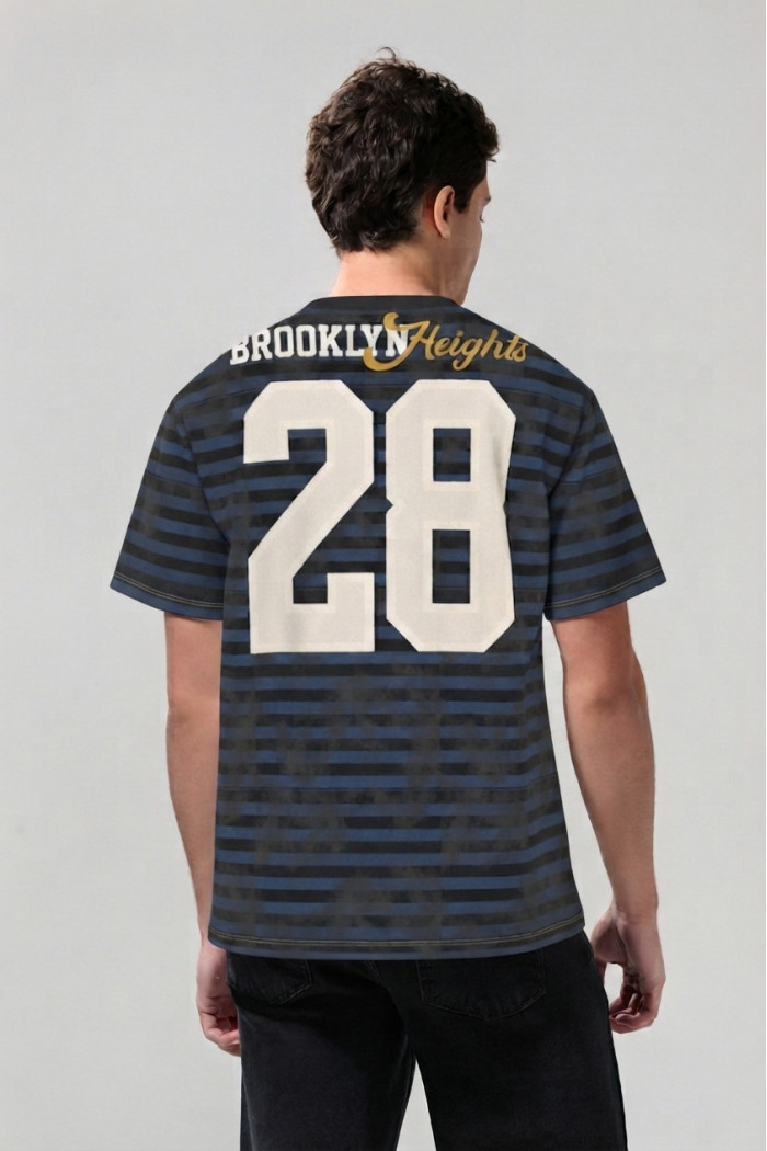 Camiseta azul oscura a rayas college con cuello redondo
