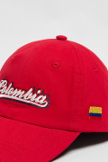 Cachucha beisbolera roja con bordado college blanco
