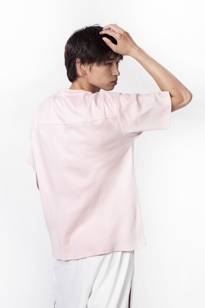 Camiseta rosada en algodón manga corta con arte college
