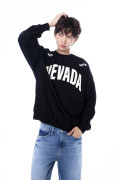 Buzo negro con cuello redondo oversize y artes college
