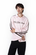 Buzo rosado claro con cuello polo y diseño college
