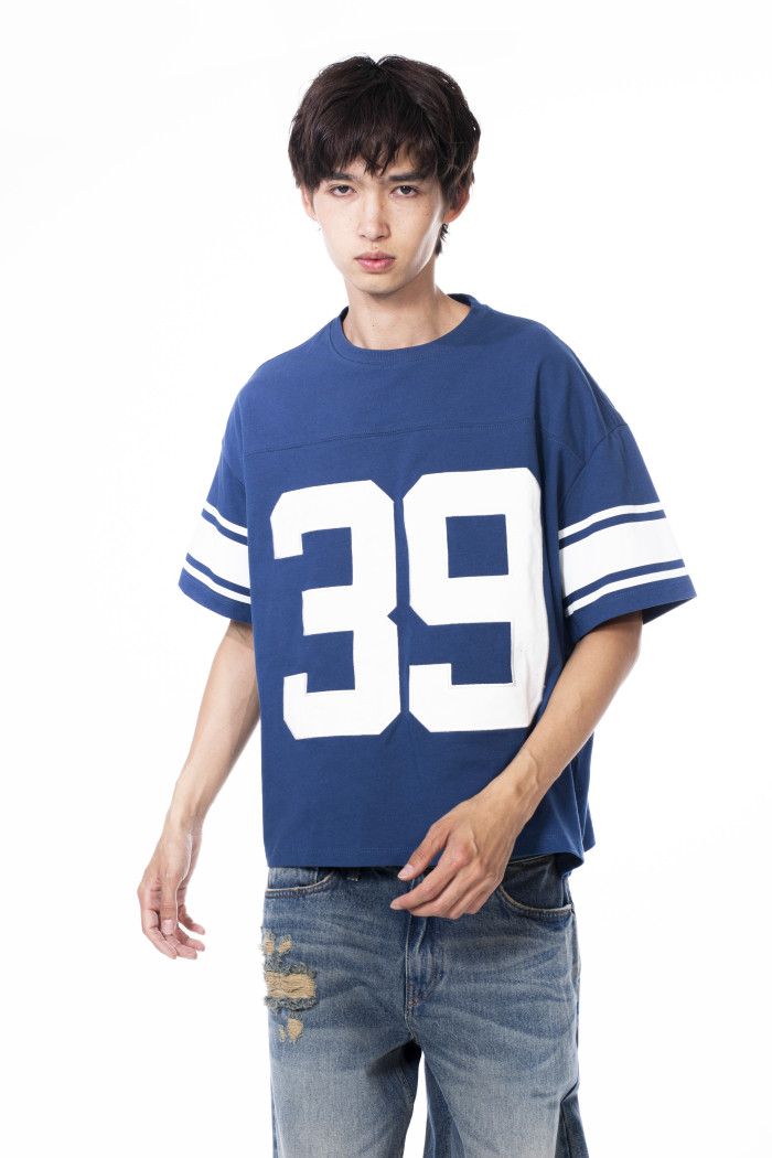 Camiseta oversize azul cuello redondo con arte college

