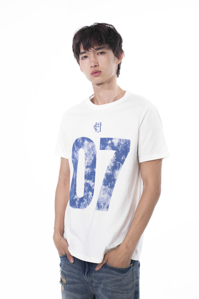 Camiseta crema clara ajustada con manga corta y arte college
