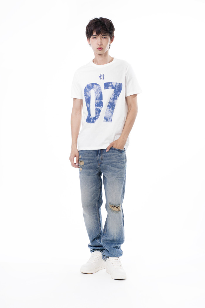 Camiseta crema clara ajustada con manga corta y arte college
