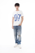 Camiseta crema clara ajustada con manga corta y arte college
