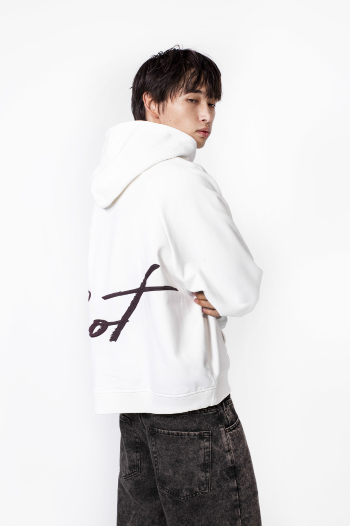 Buzo oversize unicolor con capota y texto de Boho Club
