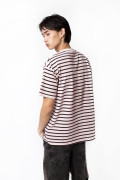 Camiseta cuello redondo rosada a rayas con arte college
