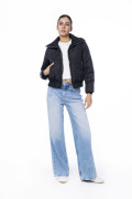 Chaqueta acolchada unicolor cuello alto con cremallera