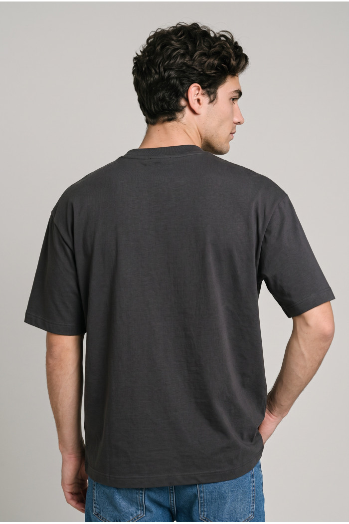 Camiseta negra manga corta oversize de Iron Maiden
