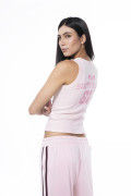 Camiseta manga sisa rosada clara con estampados college
