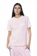 Camiseta manga corta rosada con diseños college blancos
